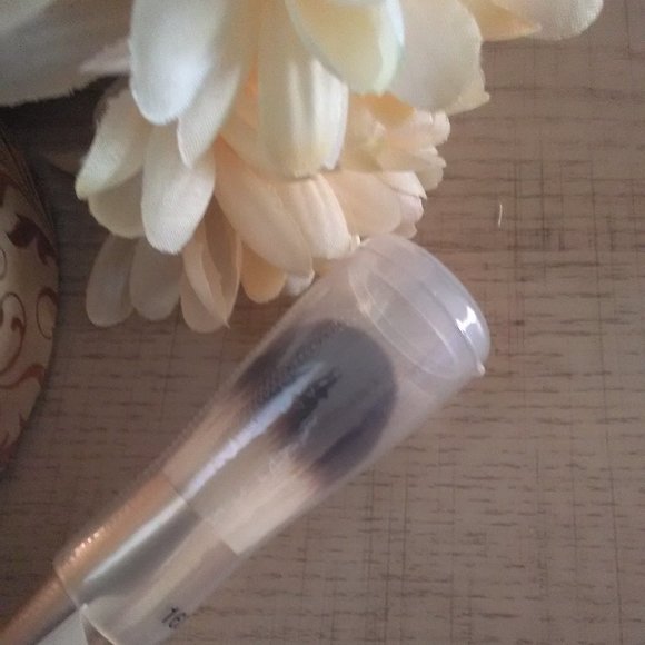 NWT SONIA KASHUK Essential Gold Blush Brush - Picture 6 of 7